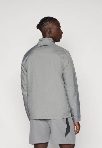 Спортивная куртка