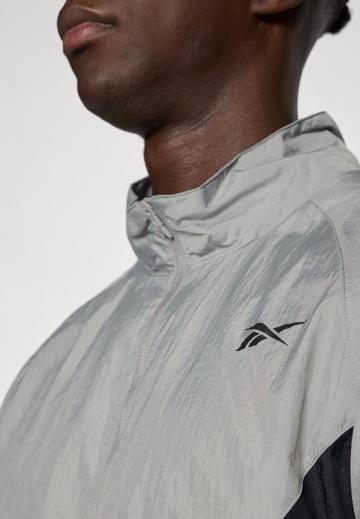 Спортивная куртка