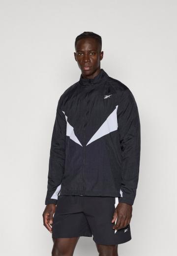 Спортивная куртка