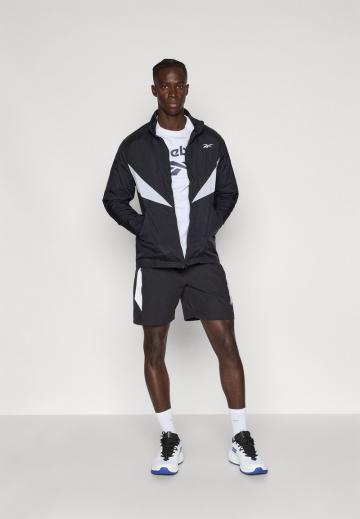 Спортивная куртка