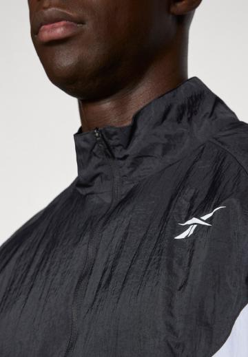 Спортивная куртка