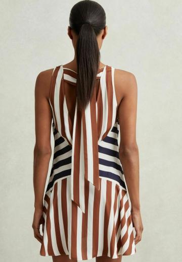 Короткое платье