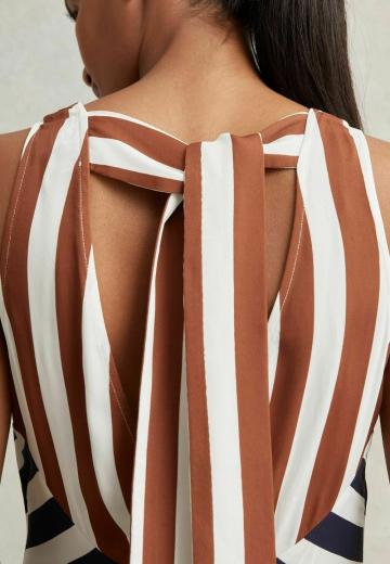 Короткое платье