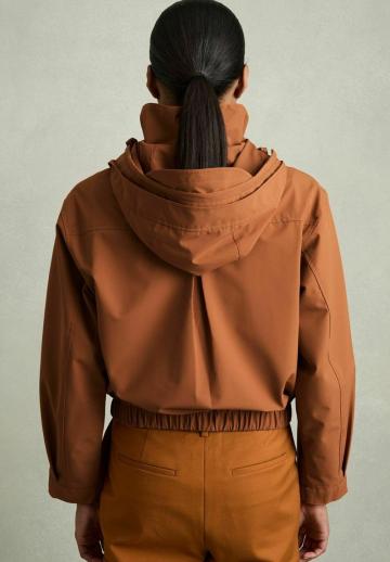 Куртка с накладнымит карманами