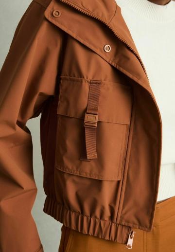 Куртка с накладнымит карманами