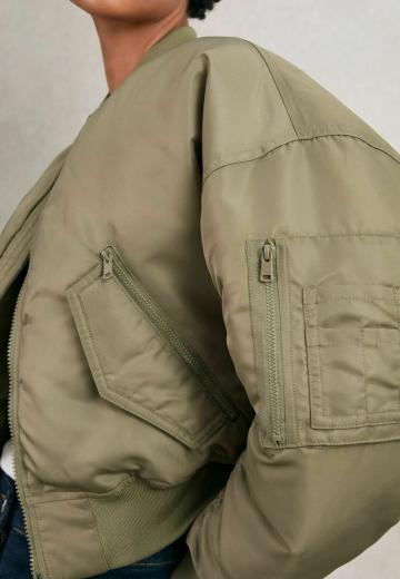 Куртка с накладнымит карманами