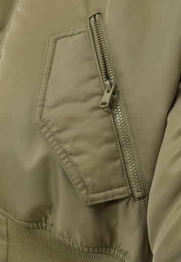 Куртка с накладнымит карманами