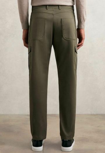 Брюки с накладными карманами