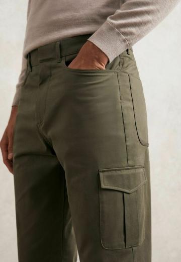 Брюки с накладными карманами