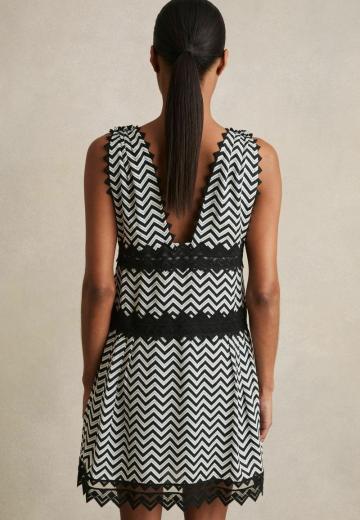 Короткое платье