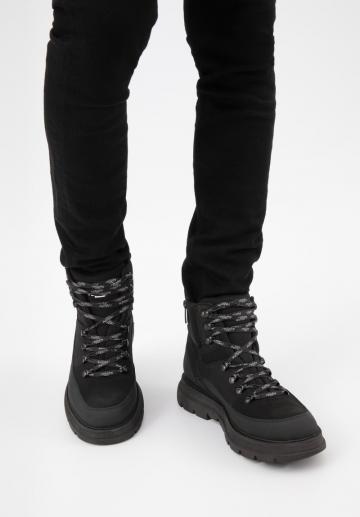 Зимние ботинки