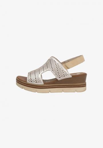 Босоножки на танкетке