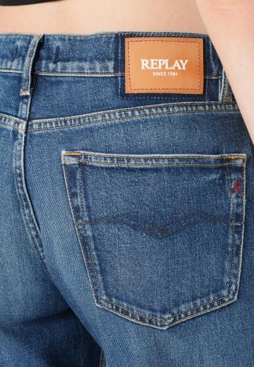 Прямые джинсы