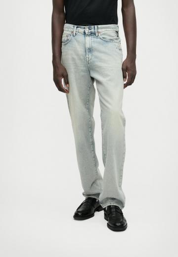 Прямые джинсы