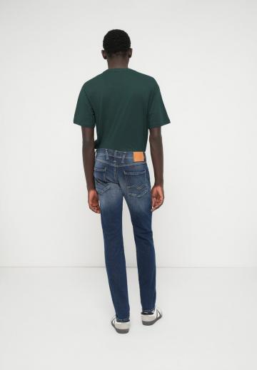 Узкие джинсы