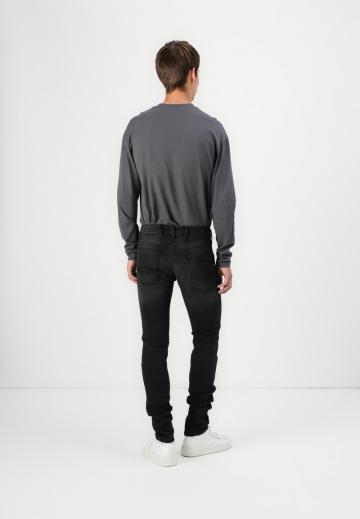 Узкие джинсы