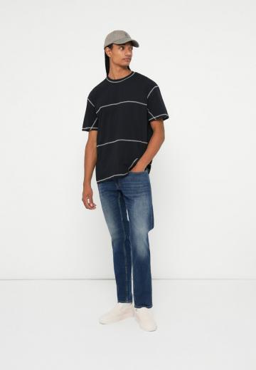 Узкие джинсы