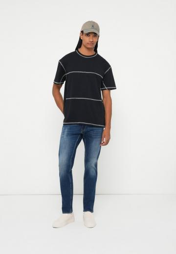 Узкие джинсы