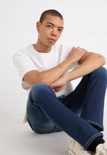 Узкие джинсы