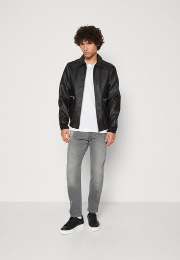 Узкие джинсы