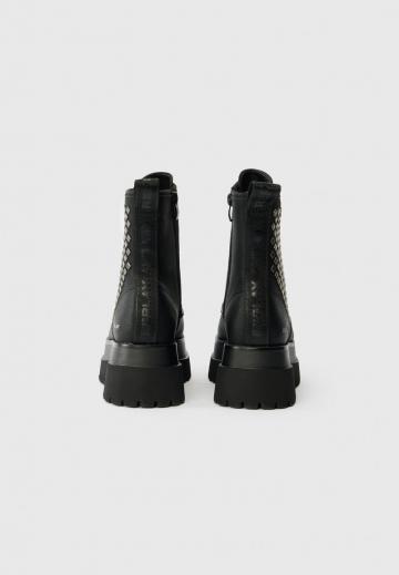 Ботинки на шнуровке