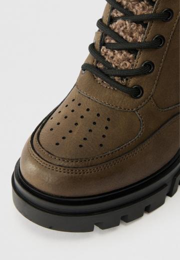 Полусапожки на высоком каблуке