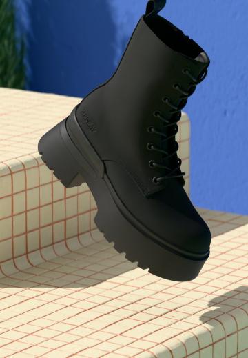 Ботинки на шнуровке