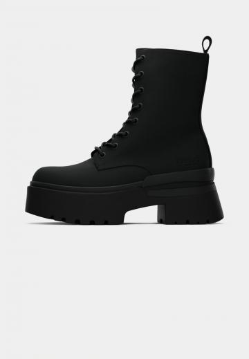 Ботинки на шнуровке