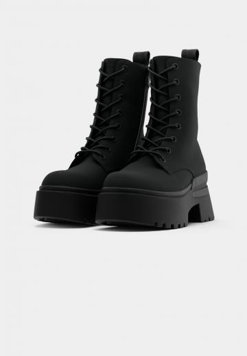 Ботинки на шнуровке