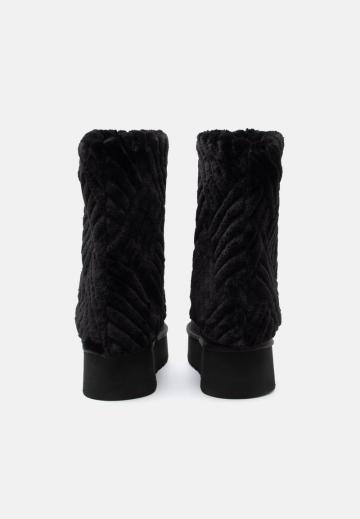 Зимние ботинки