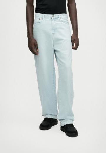 Свободные джинсы