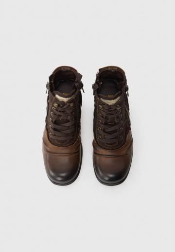 Ботинки на шнуровке