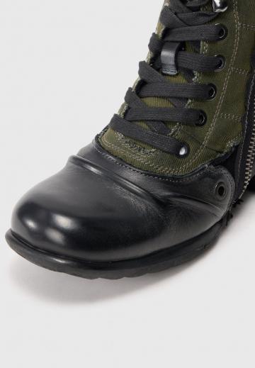 Ботинки на шнуровке
