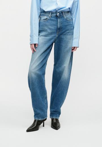 Свободные джинсы
