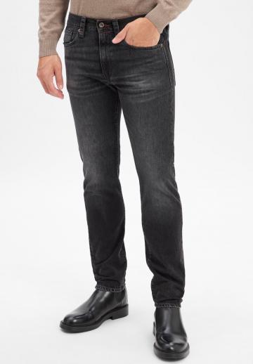 Узкие джинсы
