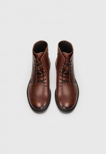 Ботинки на шнуровке