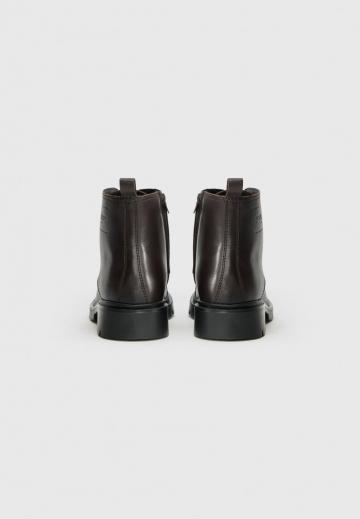 Ботинки на шнуровке