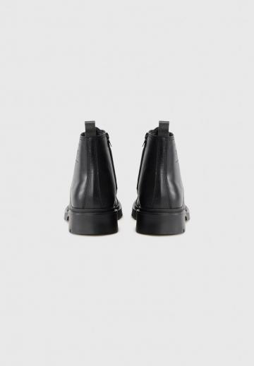 Ботинки на шнуровке