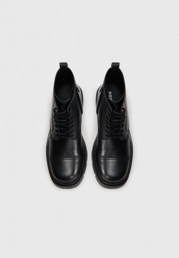 Ботинки на шнуровке