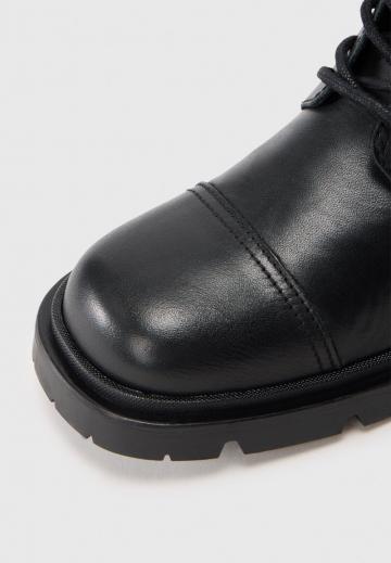 Ботинки на шнуровке