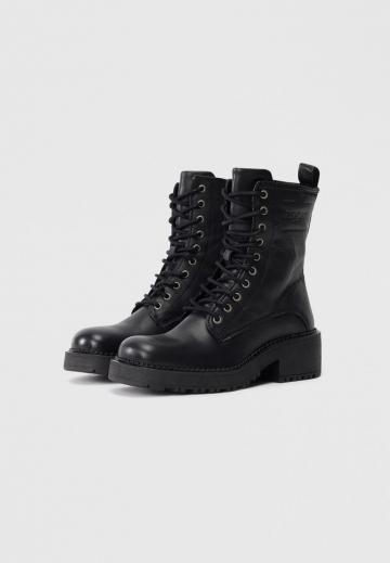 Ботинки на шнуровке