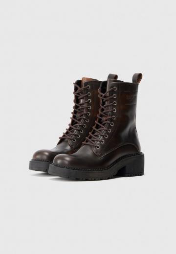 Ботинки на шнуровке
