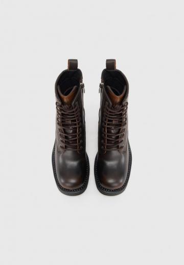 Ботинки на шнуровке