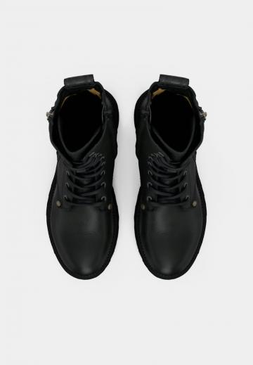 Ботинки на шнуровке