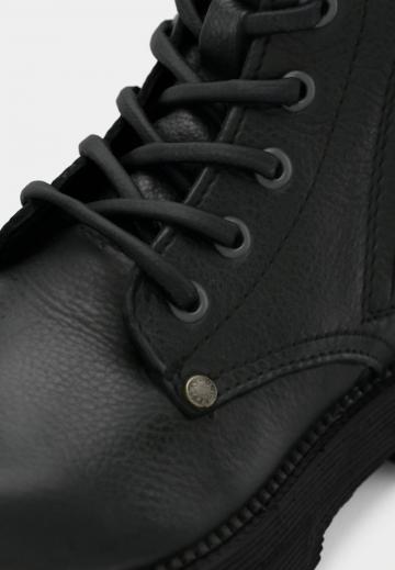 Ботинки на шнуровке