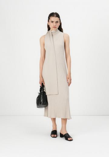 Вязаное платье