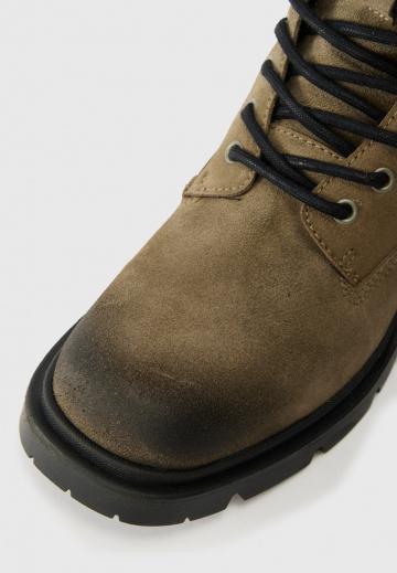 Ботинки на шнуровке