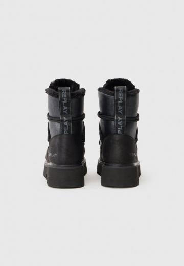 Ботинки на шнуровке