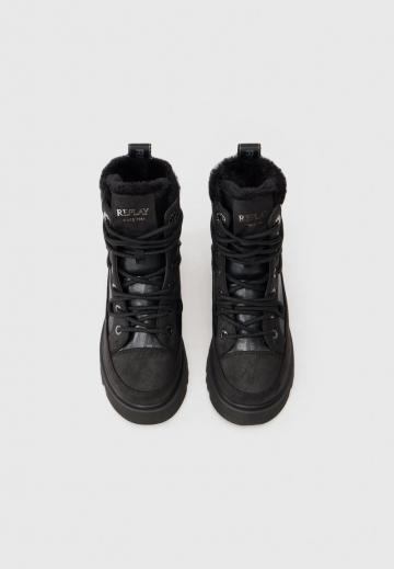 Ботинки на шнуровке