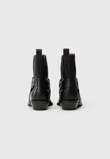 Ковбойские сапожки